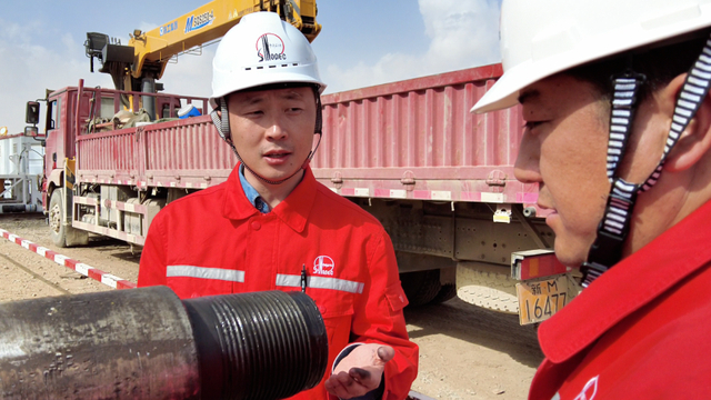 2025年3月5日，陈修平在顺北油气田钻井现场指导钻井提速。吴昉摄