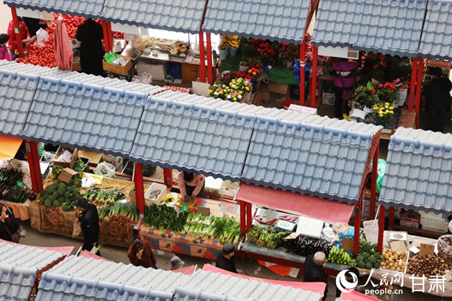 全新的五泉早市。人民网记者邵兰摄