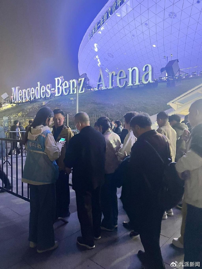 受访者送爸爸去看刀郎演唱会。图/受访者提供