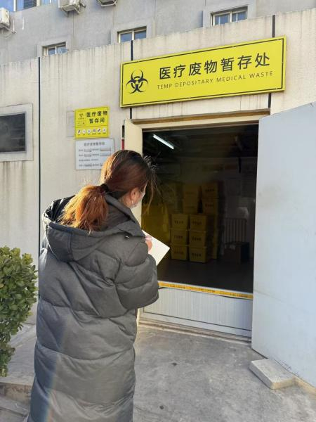 　　图：小组成员实地考察