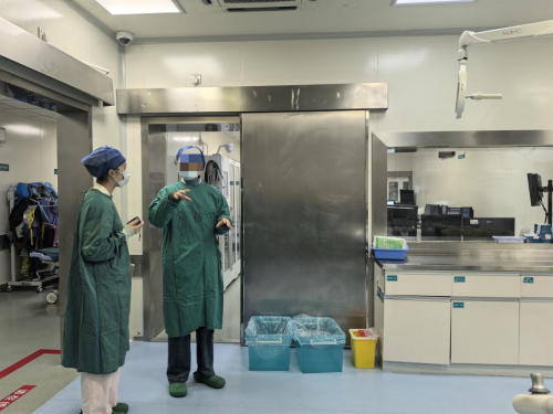 　　图：小组成员实地采访