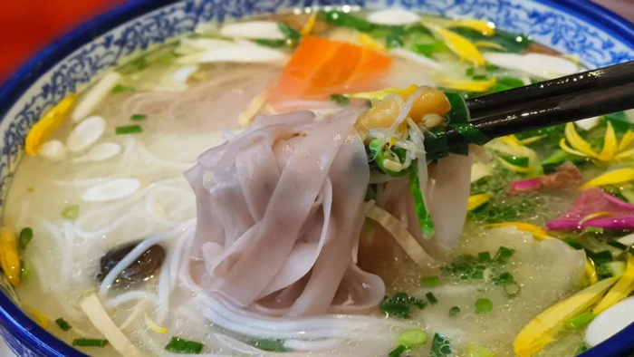 菊花过桥米线/米干 赵娅玲 摄