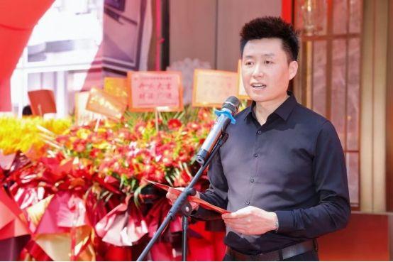 图为:巧思集团董事局常务副主席贾立