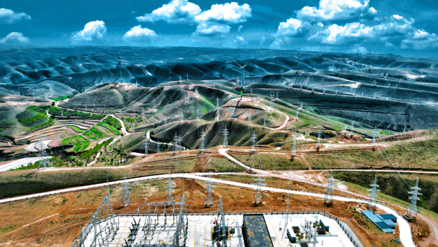 华能陇东新能源首批100万千瓦风光基地及330千伏外送线路 陈高凤 摄