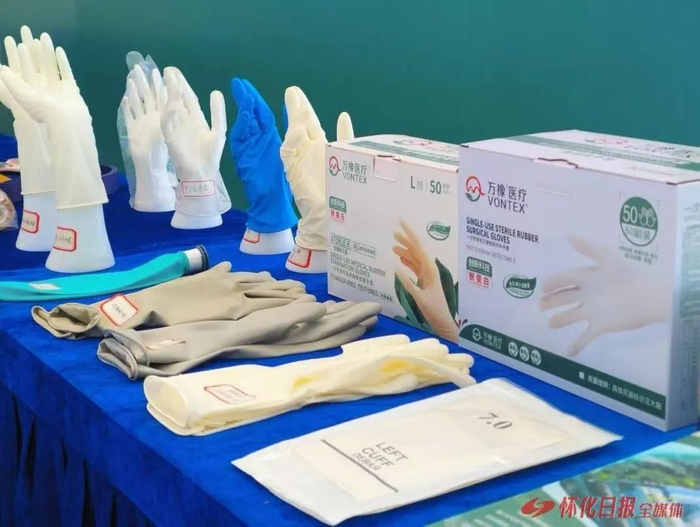 ▲万橡科技生产的乳胶手套，物销国内外