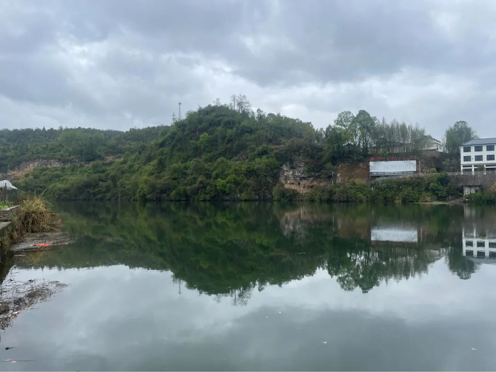 图为胜利大桥周边点位，水域颜色已无明显异常。