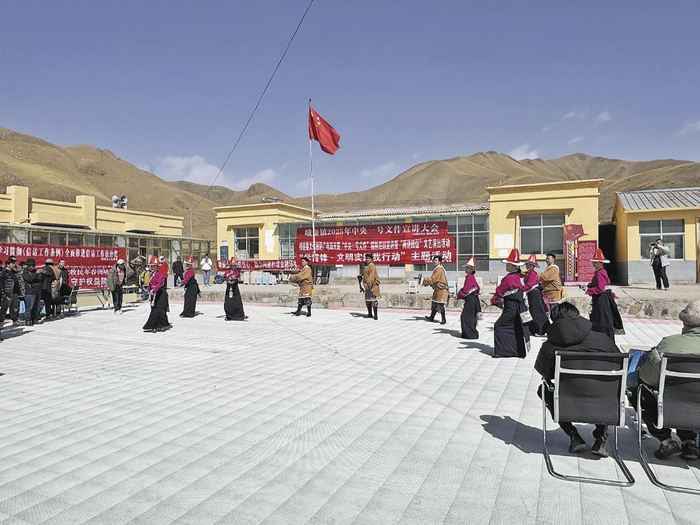 宣讲“一号文件”文艺演出。祁连县委组织部、峨堡镇党委供图