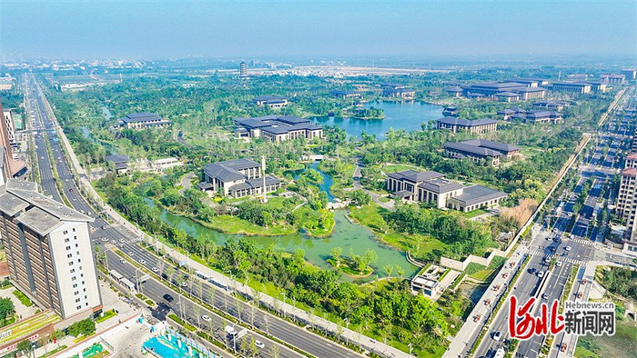 无人机航拍的雄安新区容东片区。 河北日报记者 耿 辉摄
