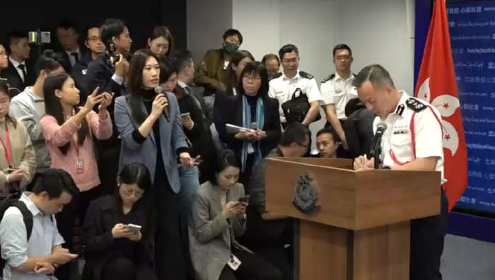 深圳卫视驻港记者丘倩怡就跨境犯罪和高科技犯罪相关问题向周一鸣提问。