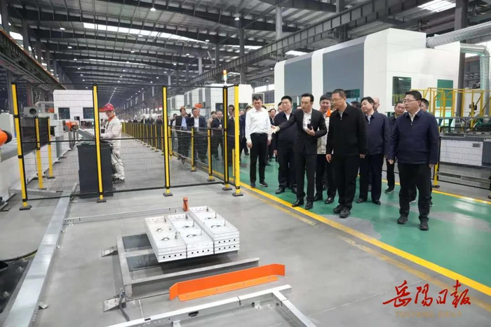 4月1日，谢卫江、李挚率队观摩考察新竣工投产重点产业项目。