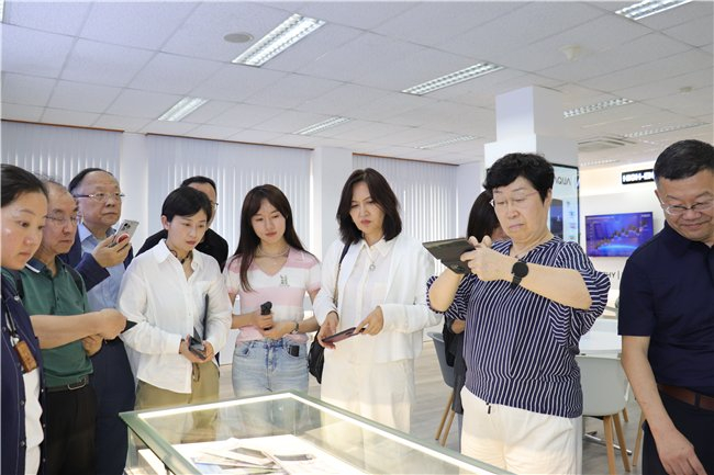 考察团参访海尔越南工厂