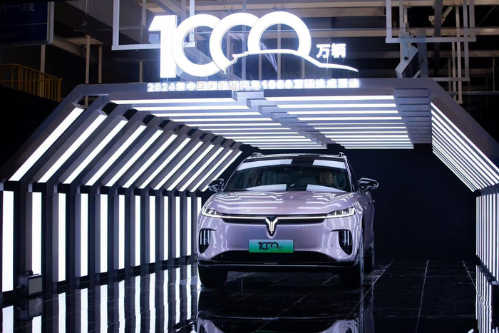 （2024年11月，岚图知音作为1000万辆中国新能源汽车下线车型）