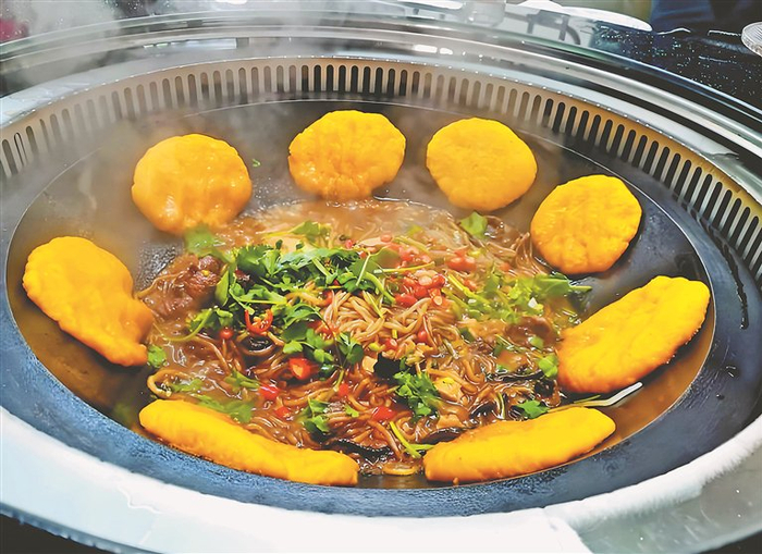     铁锅炖。