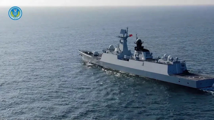 4月1日，解放军东部战区组织陆海空火等兵力位台岛周边开展联合演训，图为现场画面。图源：东部战区