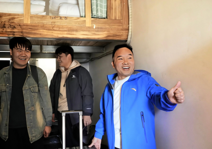 写生基地老板杨增福安排学生住宿