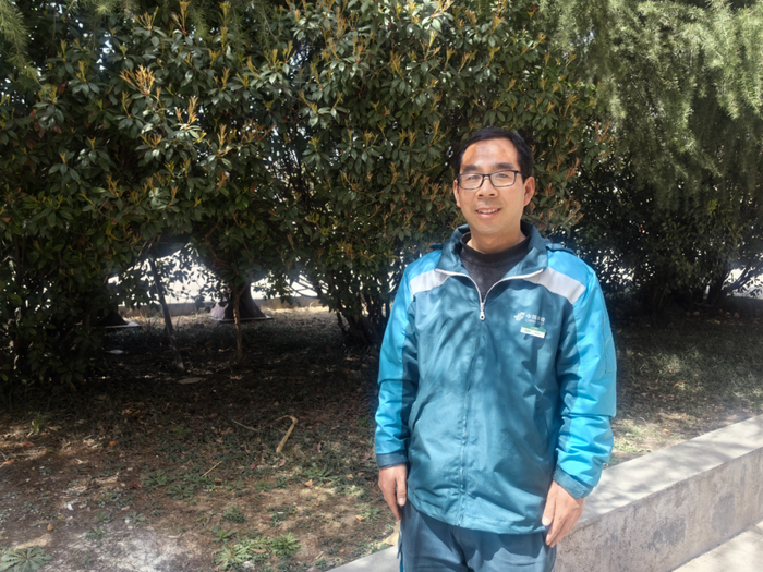 茶店邮政支局投递员李建军