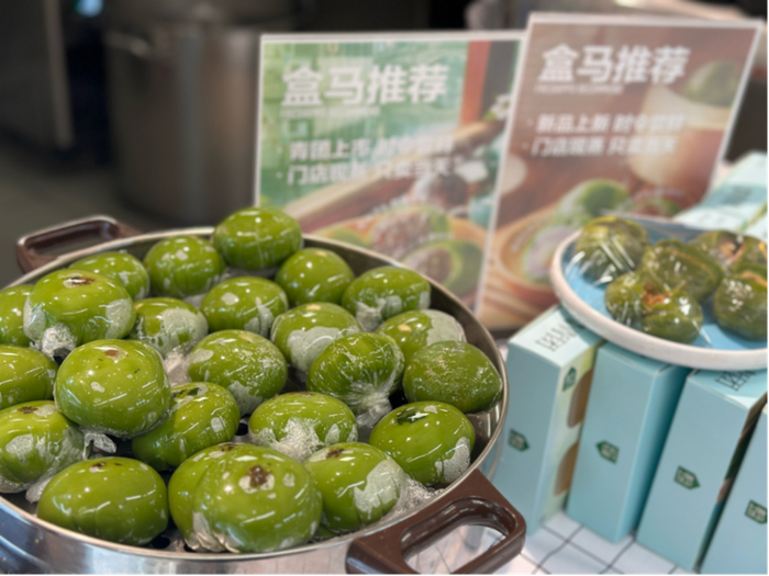 盒马门店内热出的青团