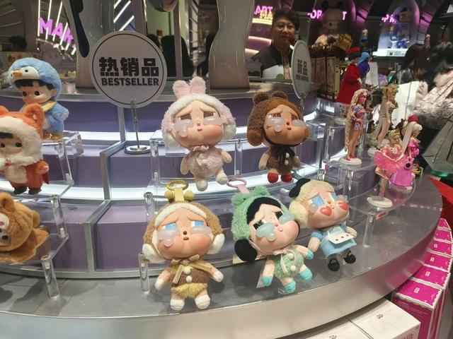 Crybaby搪胶挂件。周昱帆 摄