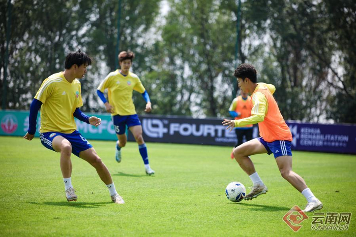 赛前训练图 周罗希 摄