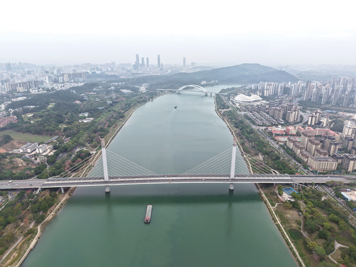     4月4日，南宁天气转阴。    本报记者 宋延康 摄