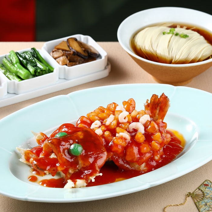 松鹤楼伦敦店因地制宜，改松鼠鳜鱼为松鼠鲈鱼。豫园文化饮食集团供图