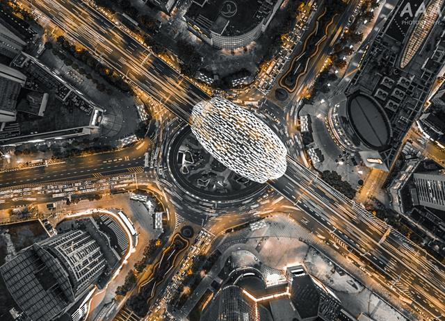 俯瞰五角场商圈夜景。胡幸阳摄