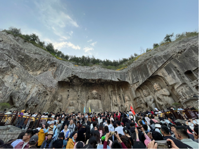 清明假期龙门石窟景区（黄钰霖/摄）