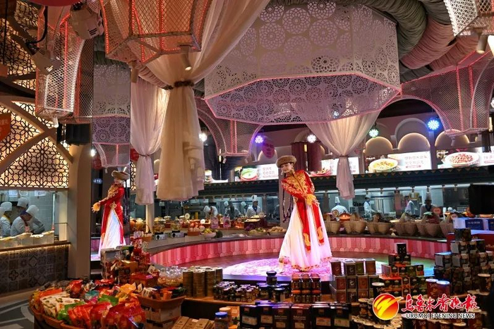 在摩界969文化旅游公园，入驻商家可爱的新疆·欢乐食集餐厅，装修风格独具特色。资料图片