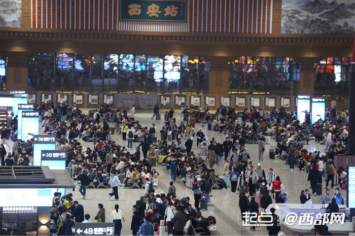 清明假日首日陕西铁路迎出行高峰。