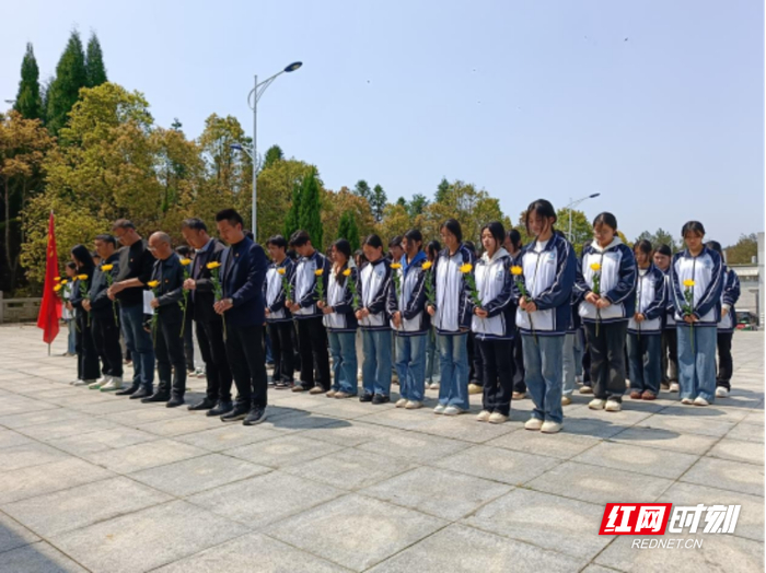 ▲4月2日，汝城二中开展清明祭奠英烈思政教育活动现场。