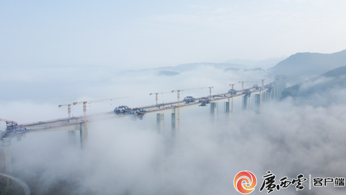 广西第一高墩多跨连续刚构桥——乐望路雅长特大桥。广西交通投资集团供图