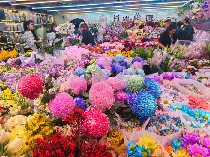 花卉大市场内鲜花热销