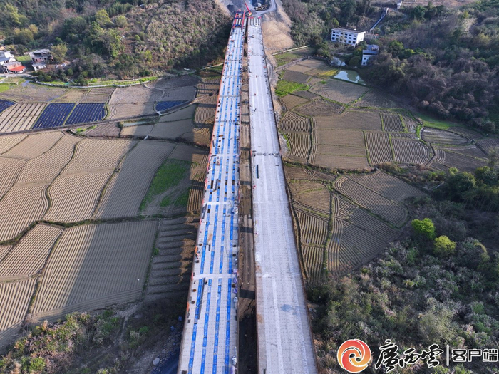 荔浦连线项目塘尾大桥全幅贯通。广西交通投资集团供图