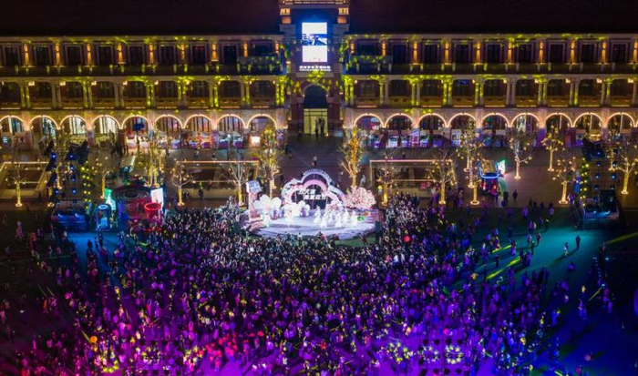 这是4月3日拍摄的第三届五大道海棠花节启幕现场（无人机照片）。新华社记者 赵子硕 摄