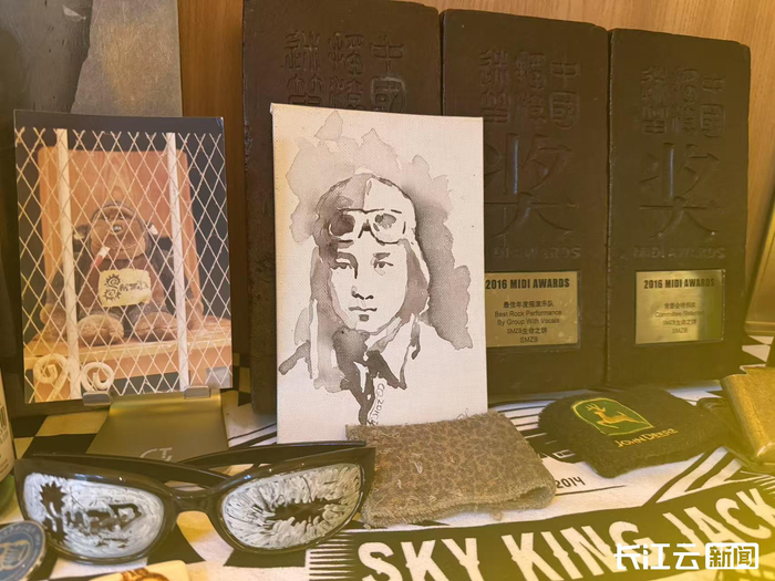 配真179酒吧陈列的与陈怀民有关的物件