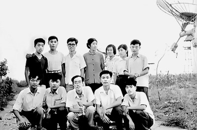     20世纪60年代初，王绶琯（前排左三）与北京天文台沙河工作站工作人员合影。