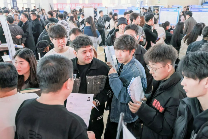 哈尔滨华德学院双选会现场（央广网发  哈尔滨华德学院供图）