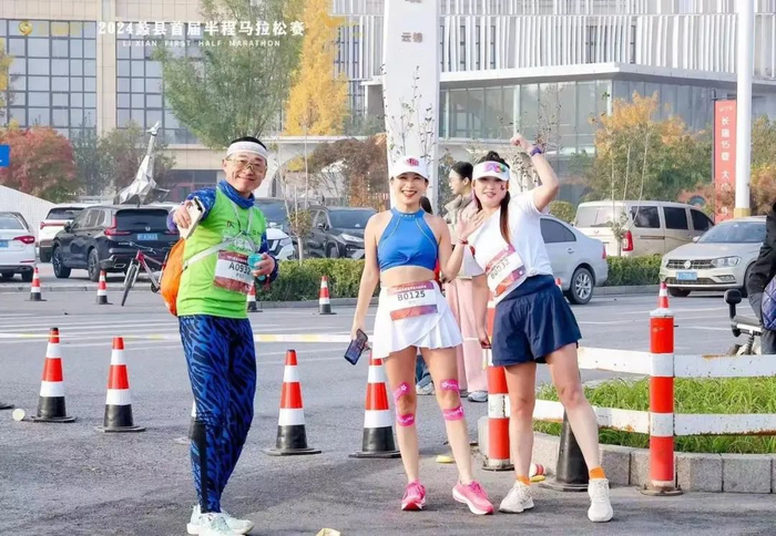 马拉松赛事中朋友互助“私兔” 受访者供图