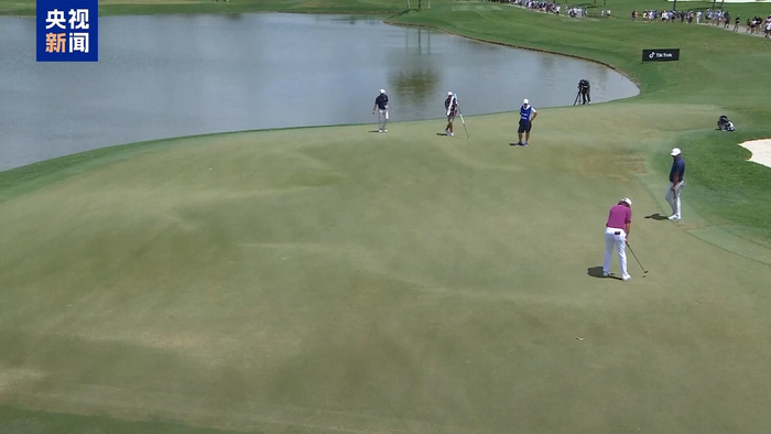 特朗普在自家酒店举行高尔夫锦标赛。