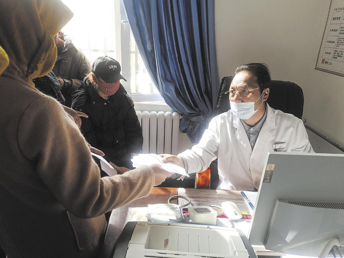 就诊现场。洪玉杰 摄