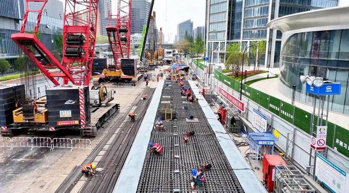 杭州地铁15号线打铁关站施工现场。