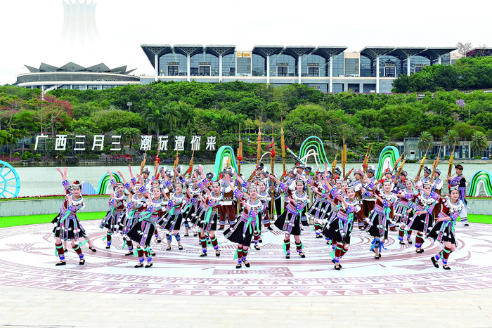 2025年广西“三月三”活动民歌湖主会场  粟 俊  摄