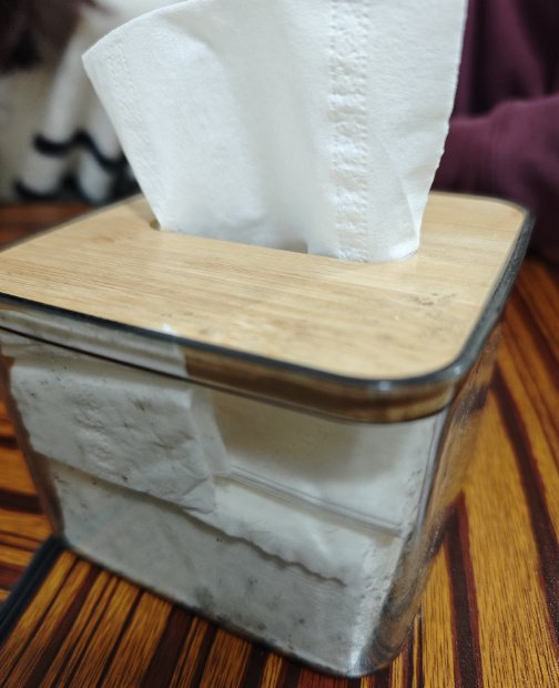 ▲《消费者报道》记者拍摄的餐厅纸巾