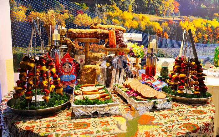 俄罗斯风味香肠展示区。 