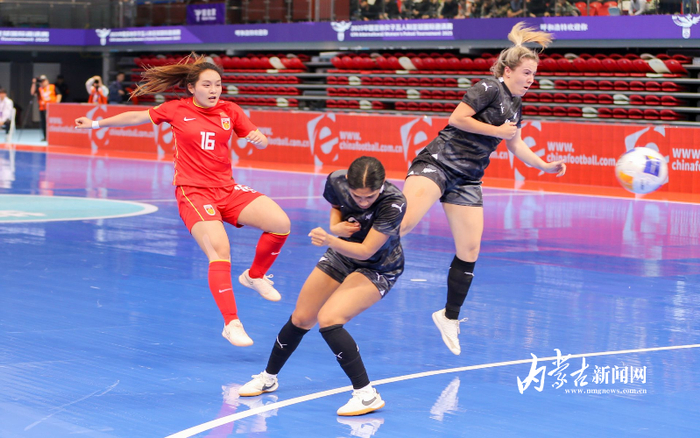 大力攻门 摄影/草原云·内蒙古新闻网首席记者  牛天甲