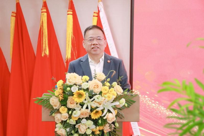 图注：陕建十三局党委书记、董事长卜国平讲话
