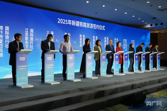 推介会签约环节  （央广网发  杨志明  摄）