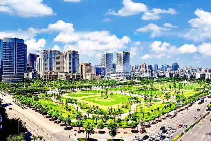 ▲绿意葱葱的时代广场