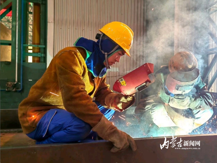 在工作岗位上展现精湛焊接技术