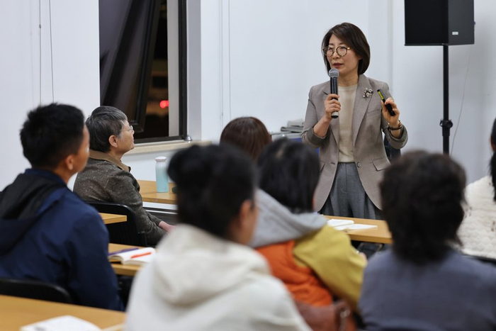 市民艺术夜校银发形象管理课